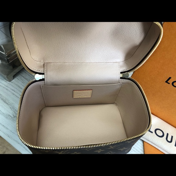 Bnib Louis Vuitton nice mini monogram bag cosmetic - Picture 7 of 11